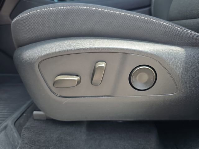 Used 2025 Chevrolet Traverse LT w/ LPO, Floor Liner Package FWD image 16