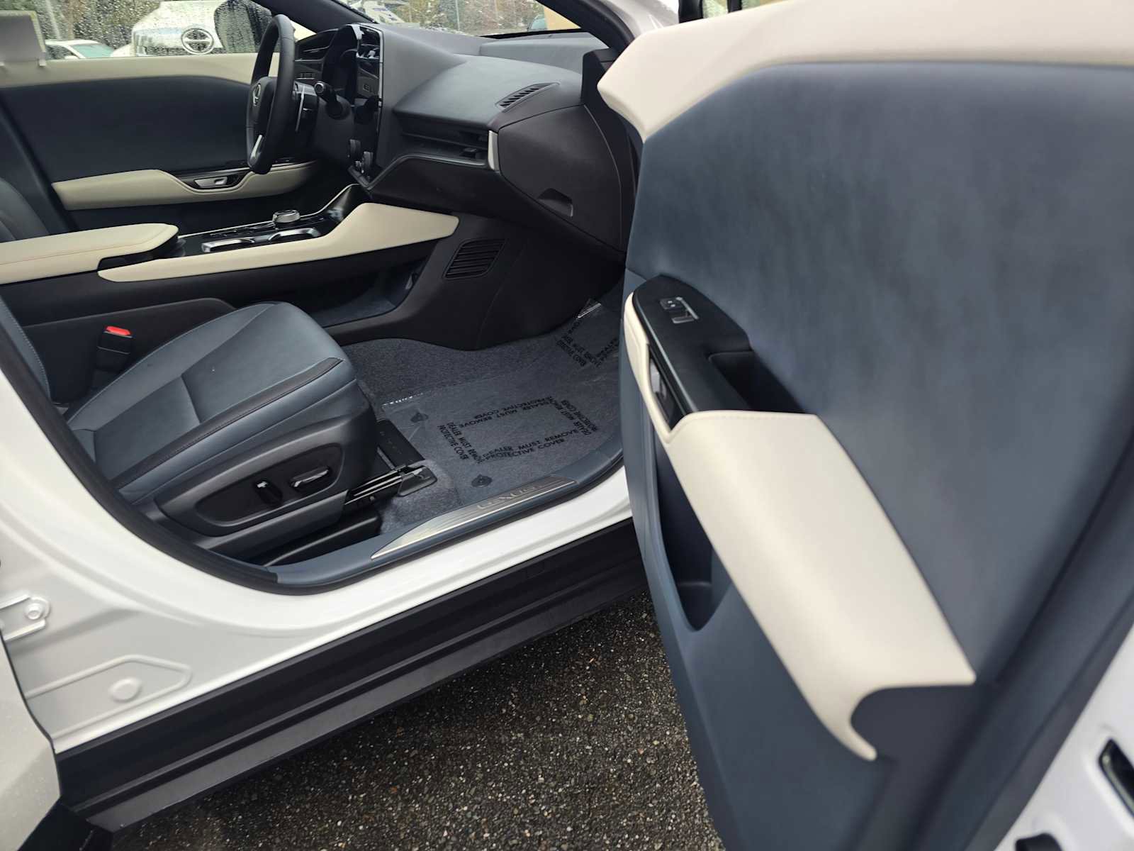 Certified 2025 Lexus RZ 300e image 10