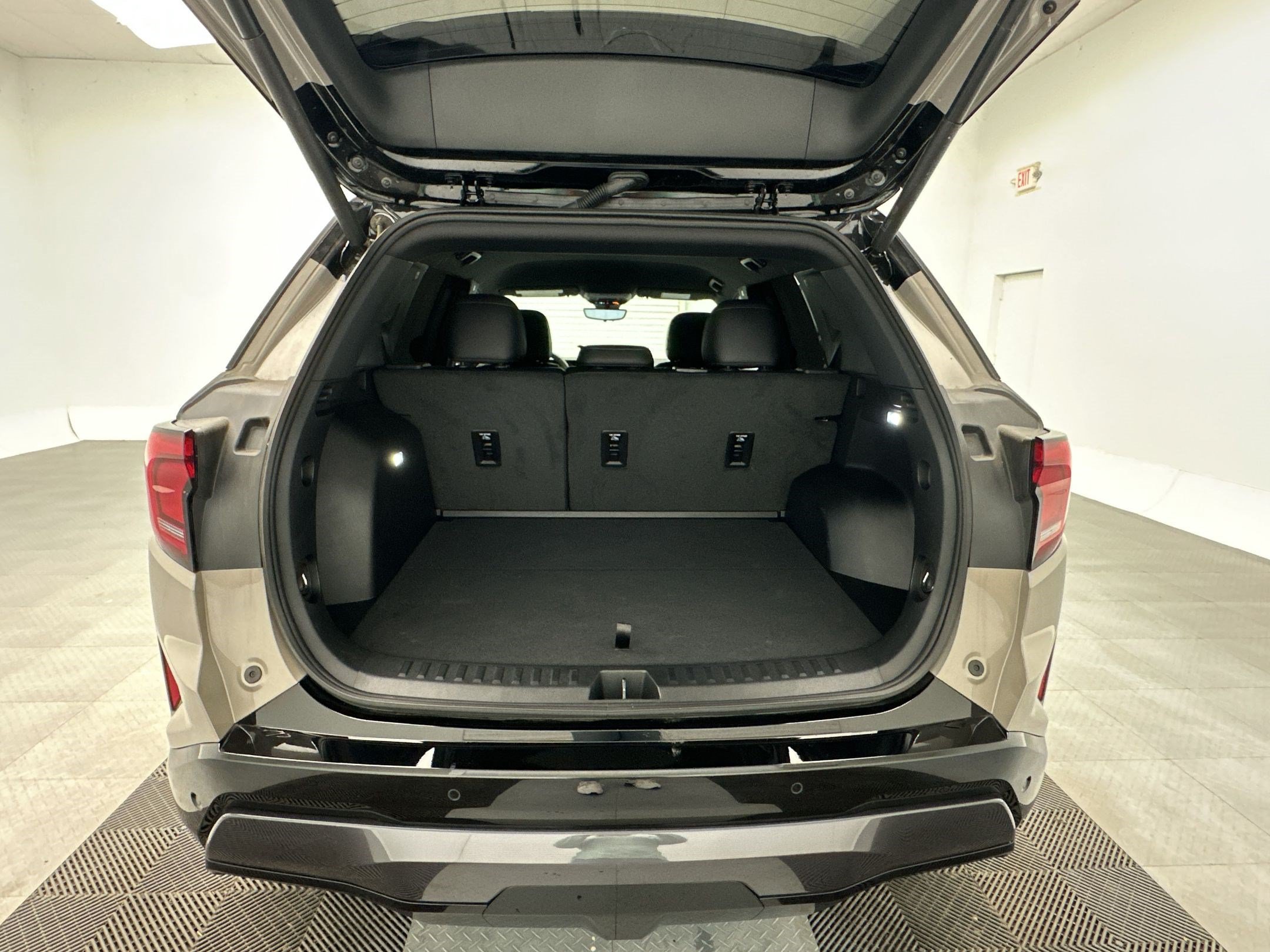 Certified 2026 GMC Terrain AT4 w/ Convenience Package III AWD/4WD image 25