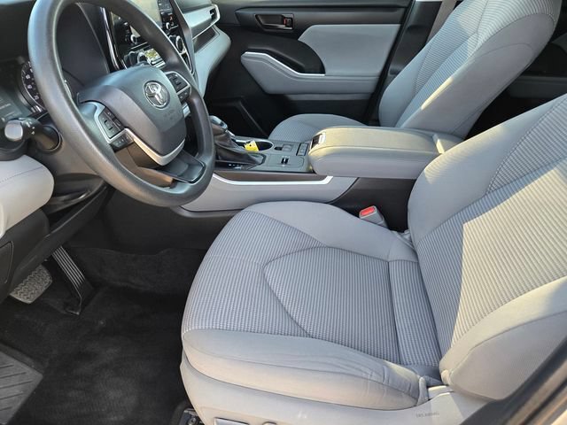 Used 2022 Toyota Highlander L FWD image 18
