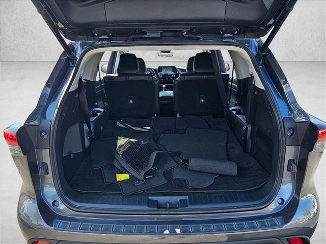Used 2022 Toyota Highlander XLE FWD image 6