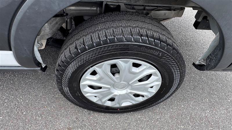 Used 2023 Ford E-Transit Medium Roof RWD image 28