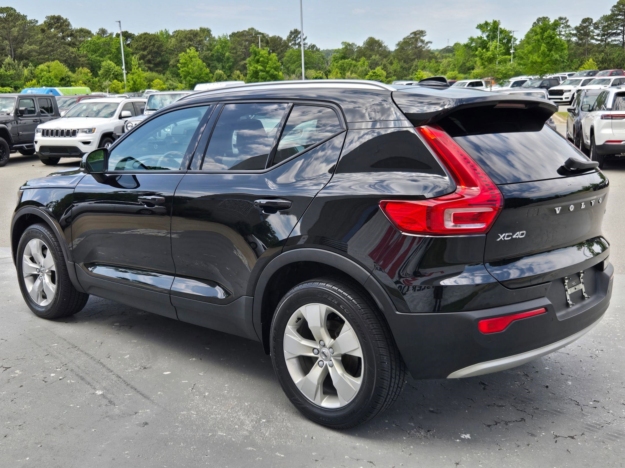 Used 2022 Volvo XC40 T5 Momentum AWD/4WD image 5