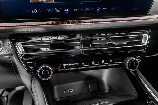 Used 2026 Chevrolet Traverse RS image 28