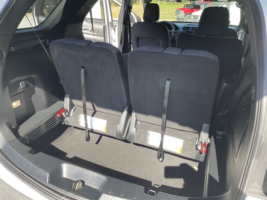 Used 2018 Ford Explorer XLT image 18