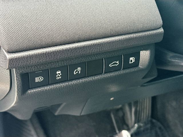 Used 2025 Toyota Camry LE image 10