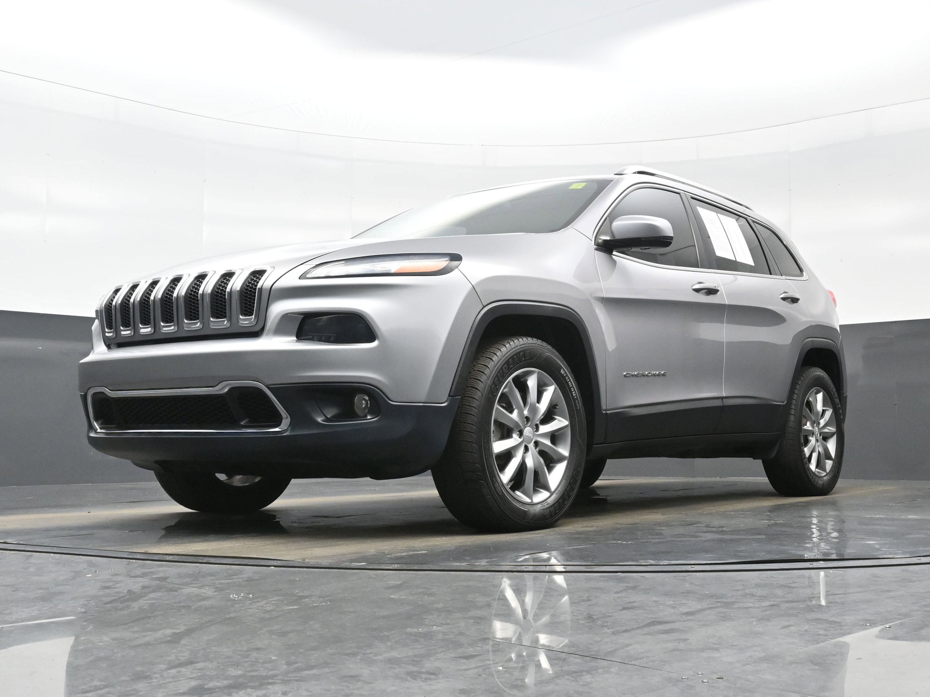 Used 2017 Jeep Cherokee Limited AWD/4WD image 24