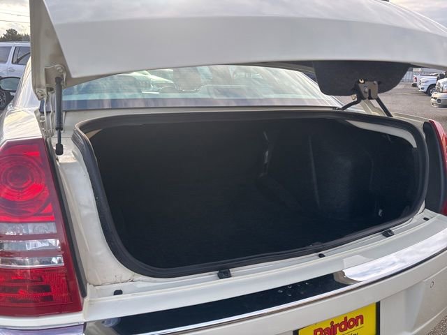Used 2007 Chrysler 300 C w/ Protection Group II image 17