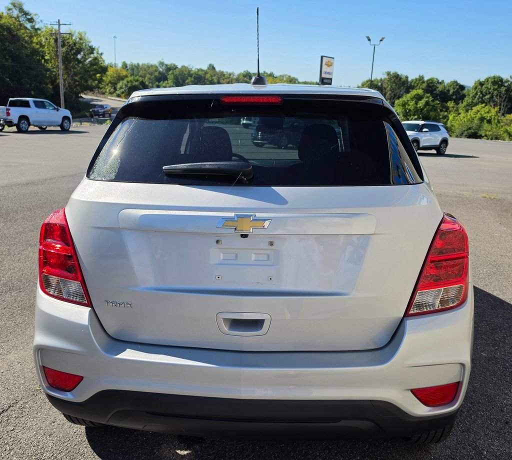 Used 2022 Chevrolet Trax LS w/ Tint and Cruise Package FWD image 12