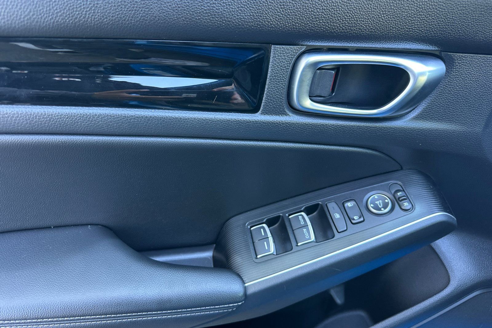 Used 2022 Honda Civic Sport Touring image 11