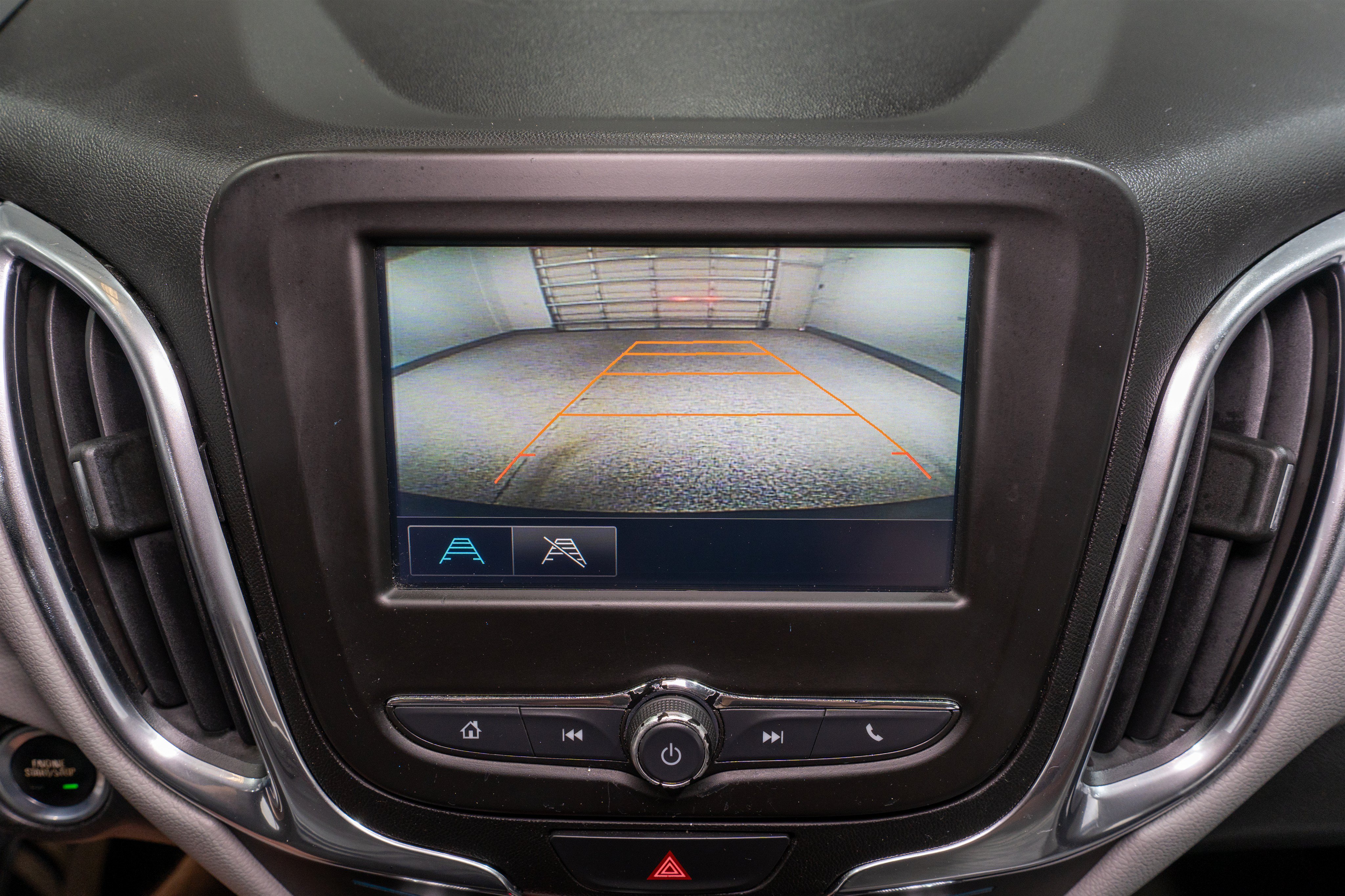 Used 2018 Chevrolet Equinox LS FWD image 18