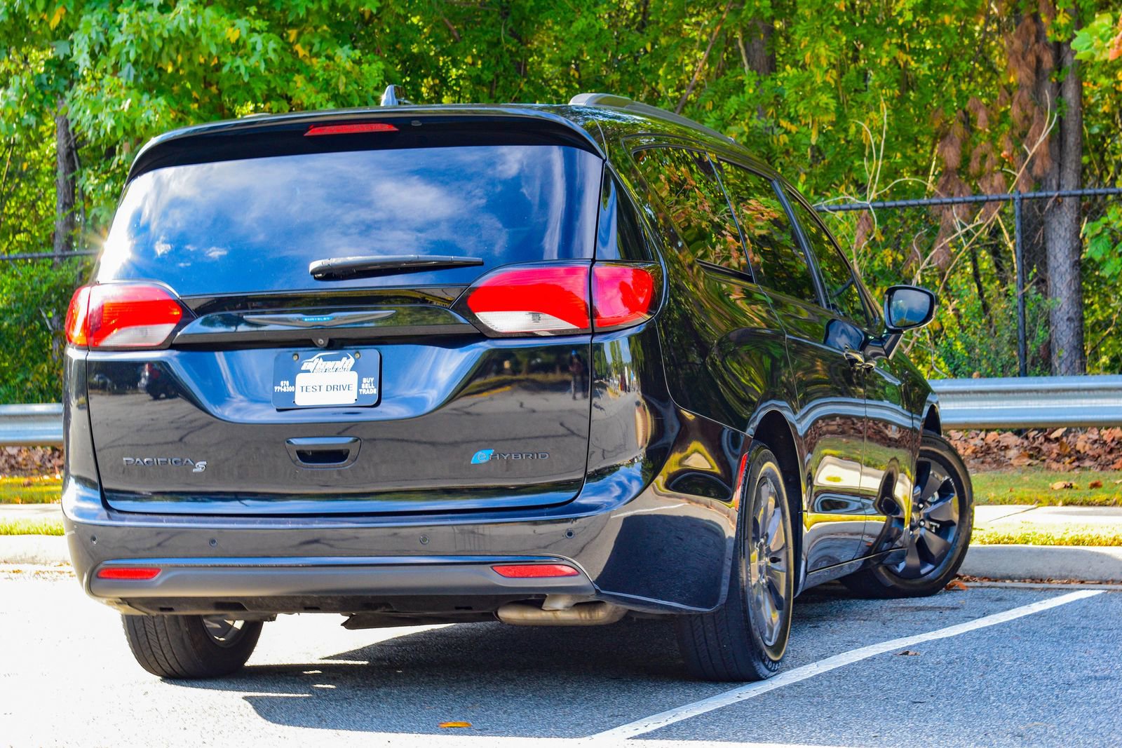 Used 2019 Chrysler Pacifica Limited w/ S Appearance Package image 9