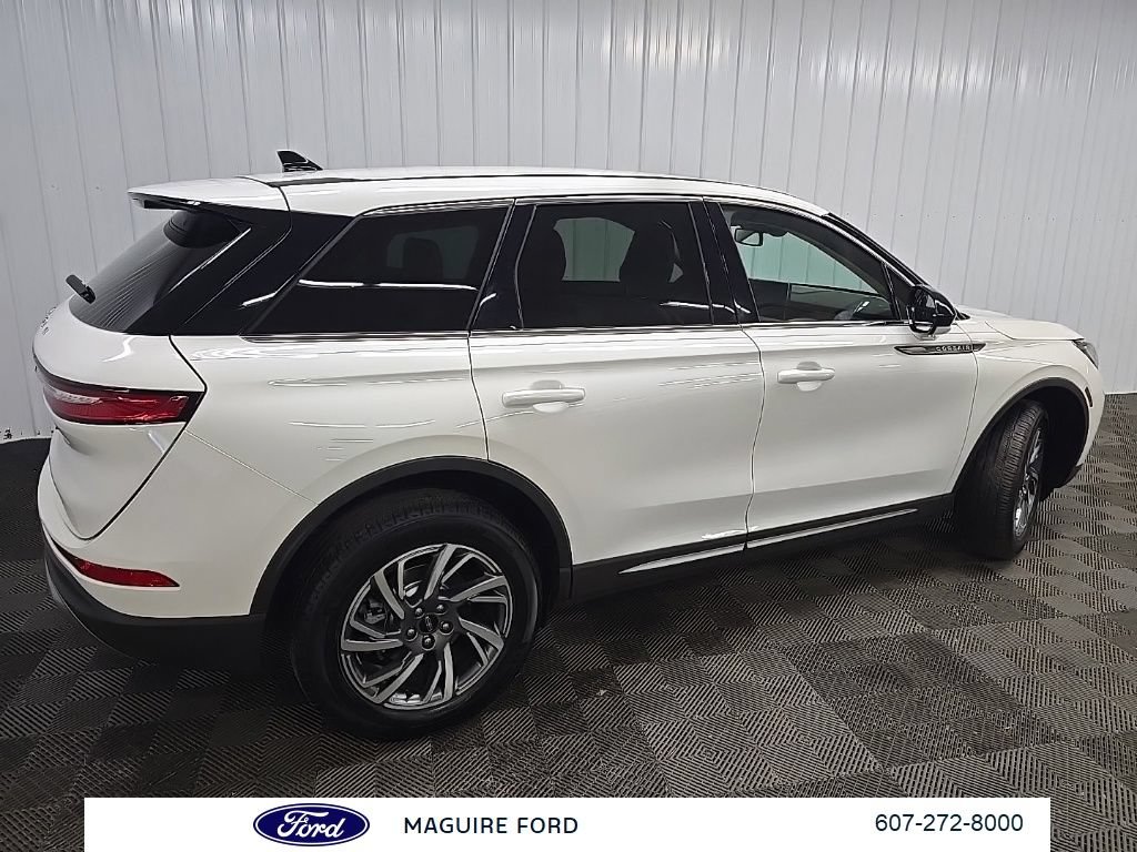 Used 2023 Lincoln Corsair AWD image 3