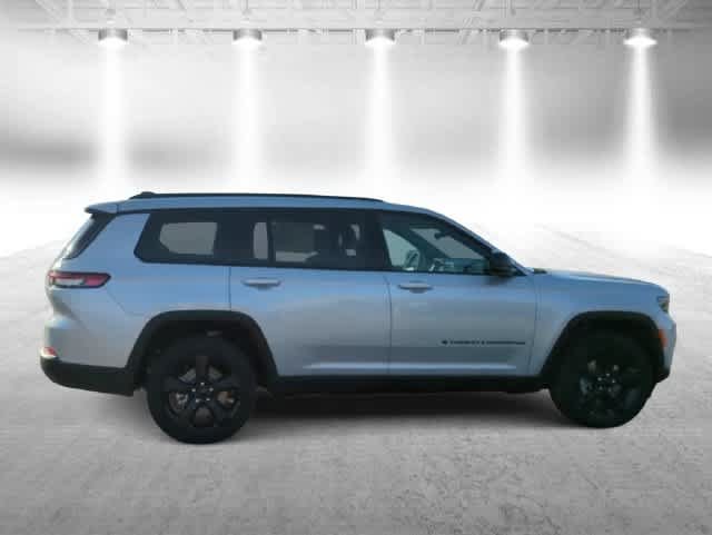Certified 2024 Jeep Grand Cherokee L Altitude AWD/4WD image 9