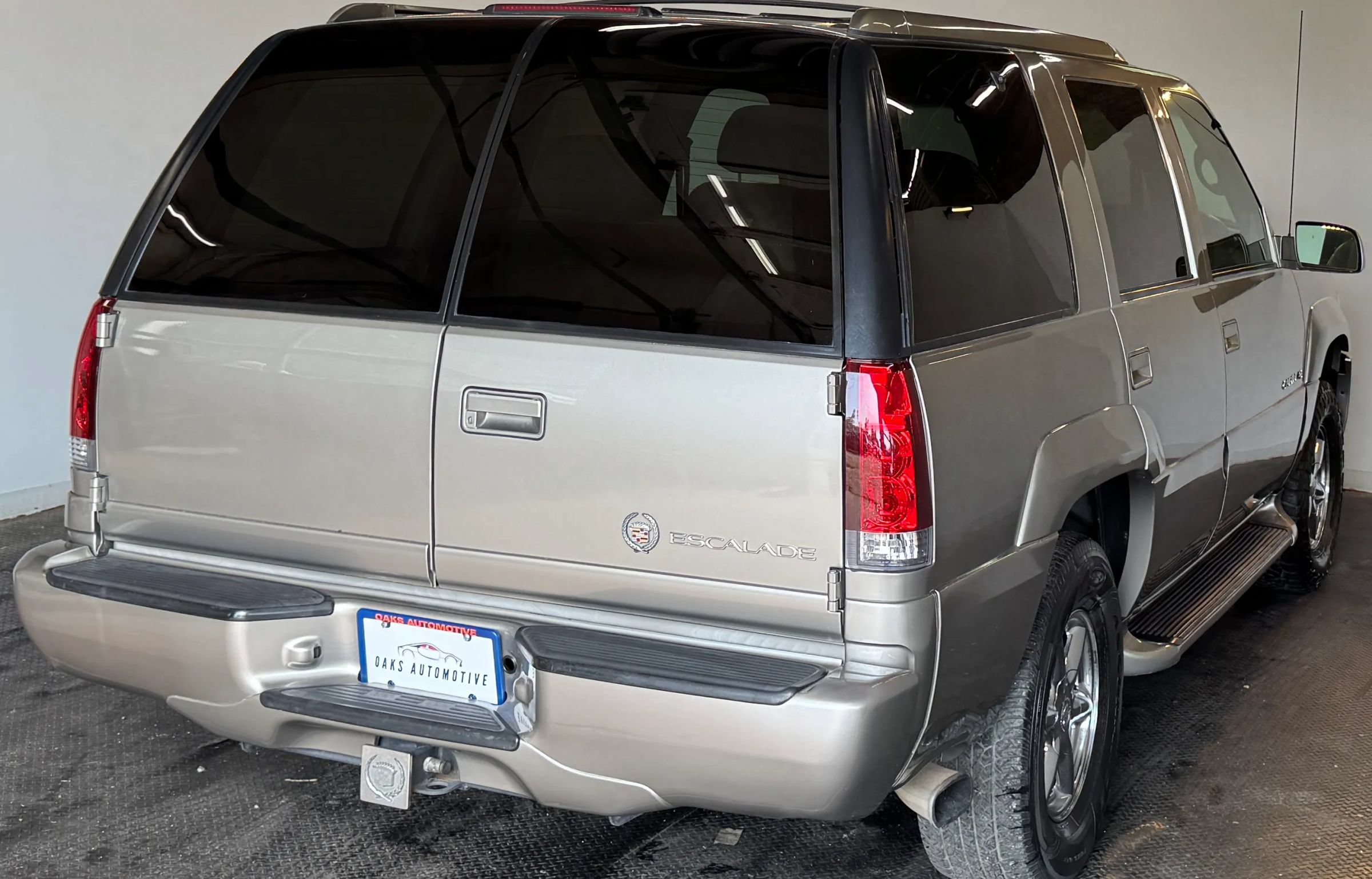 Used 2000 Cadillac Escalade 4WD image 5