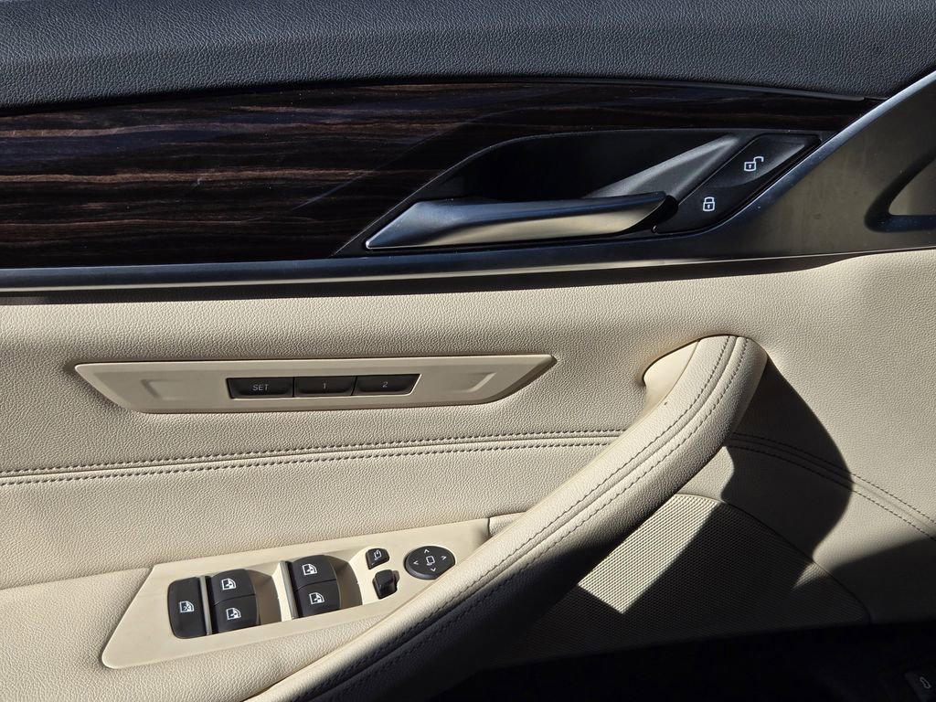 Used 2023 BMW 530e xDrive 530e iPerformance image 20