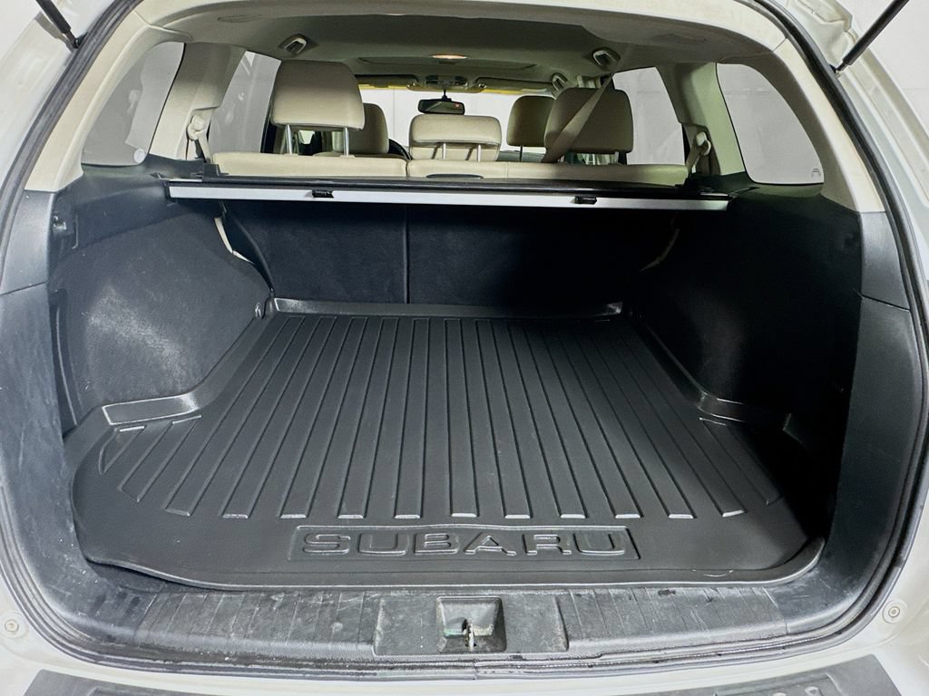 Used 2010 Subaru Outback 3.6R Limited AWD/4WD image 32