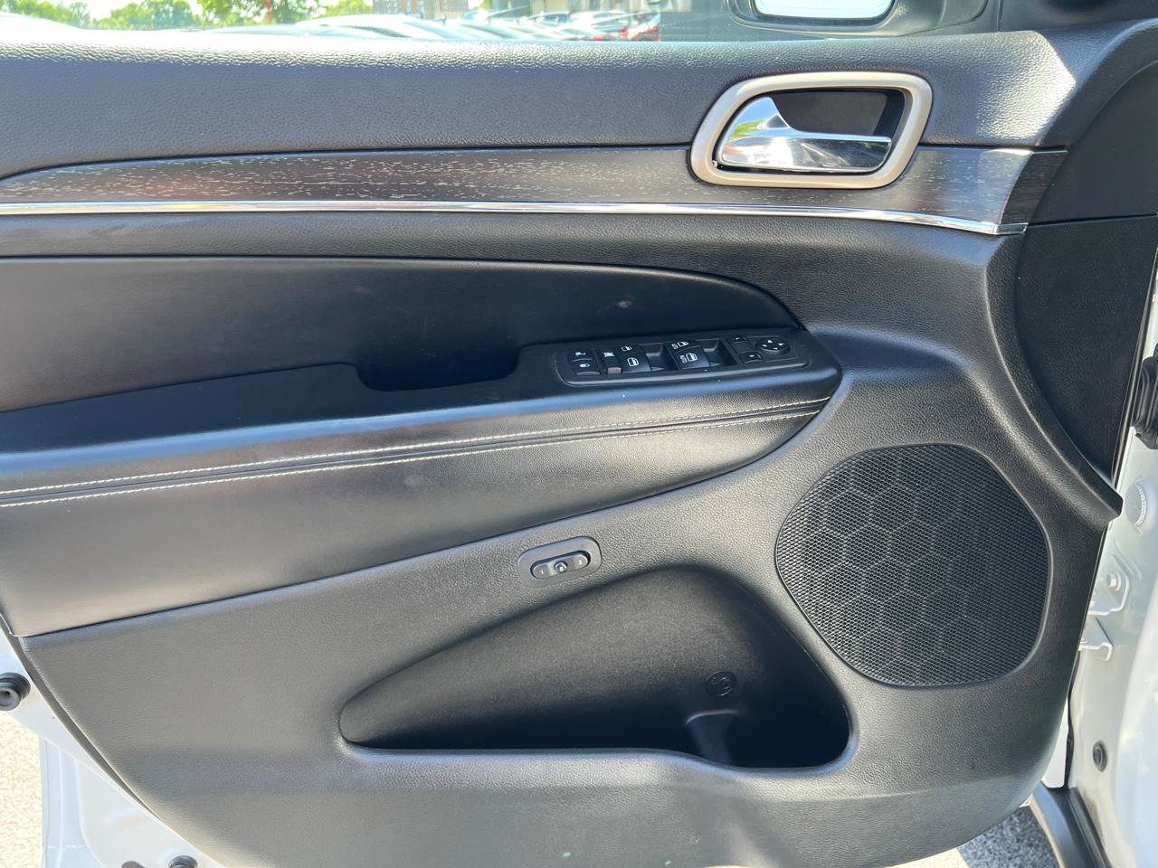 Used 2015 Jeep Grand Cherokee Limited AWD/4WD image 18
