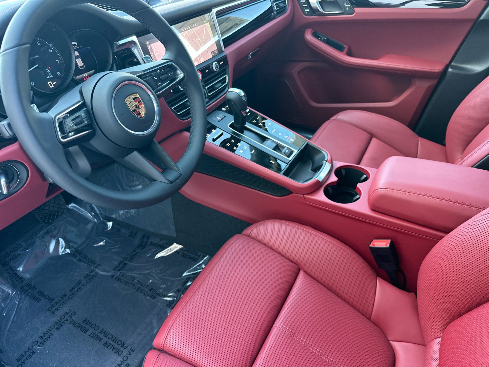 New 2026 Porsche Macan AWD/4WD image 4