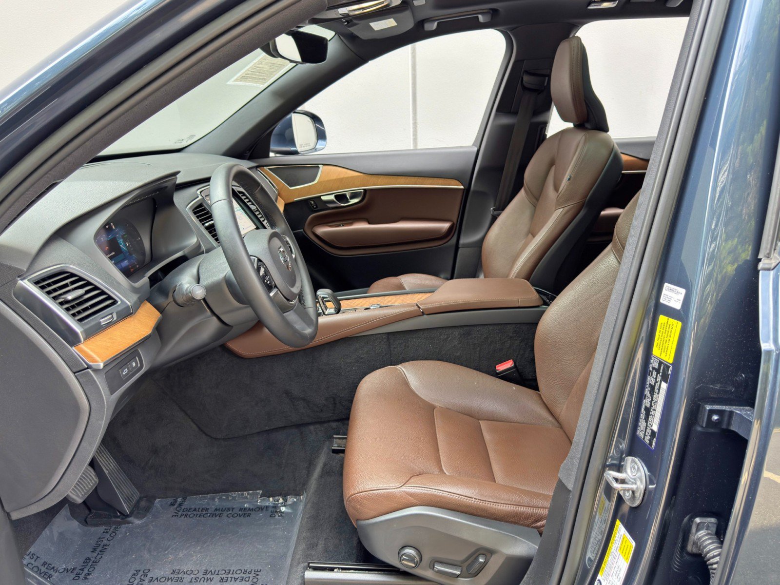Used 2023 Volvo XC90 T8 Core AWD/4WD image 17