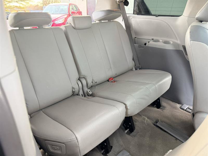 Used 2013 Toyota Sienna Limited w/ Premium Pkg FWD image 18
