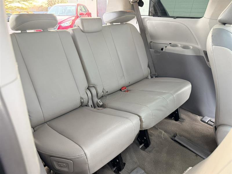 Used 2013 Toyota Sienna Limited w/ Premium Pkg image 18