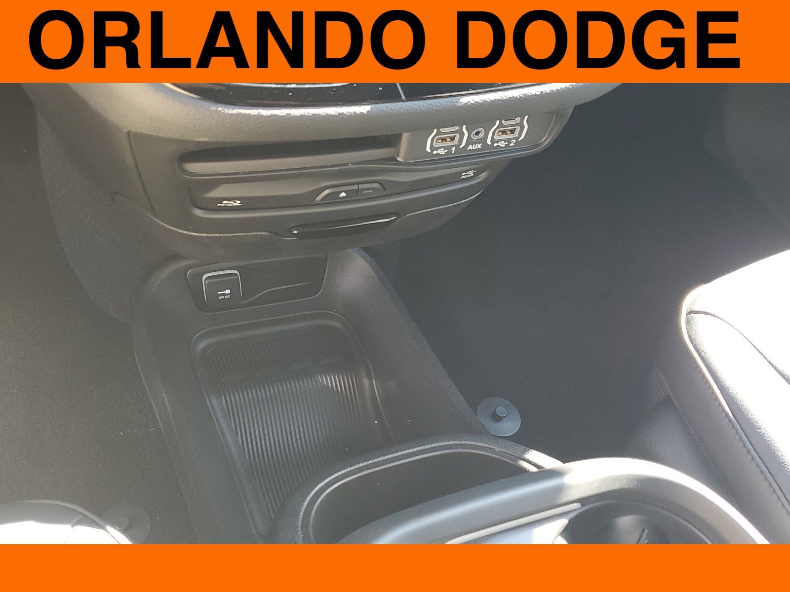 New 2024 Chrysler Pacifica Touring-L w/ Uconnect Theater Family Group image 25