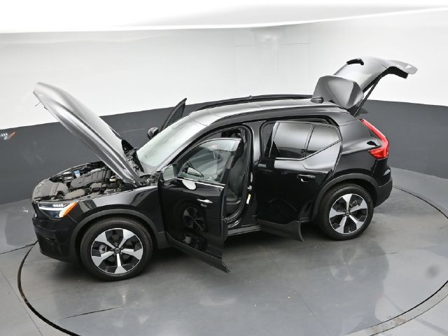 Used 2025 Volvo XC40 B5 Plus AWD/4WD image 50