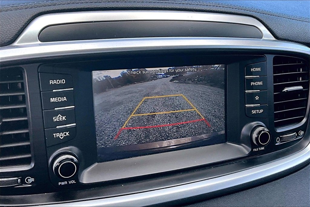 Used 2019 Kia Sorento LX image 18
