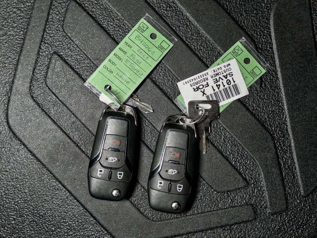 Used 2023 Ford E-Transit Medium Roof image 23