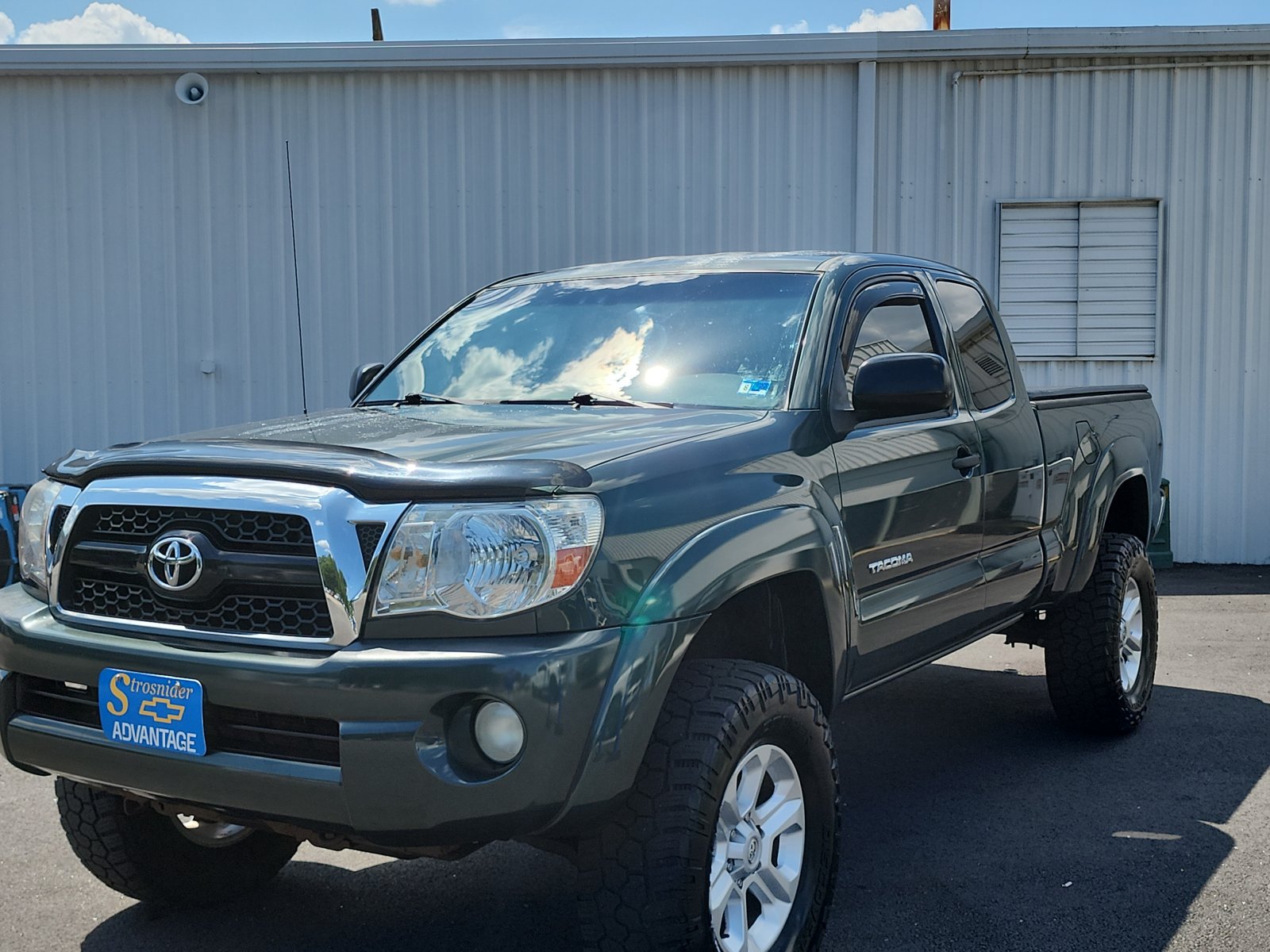 Used 2011 Toyota Tacoma 4x4 Access Cab V6 w/ SR5 Pkg #2 image 1