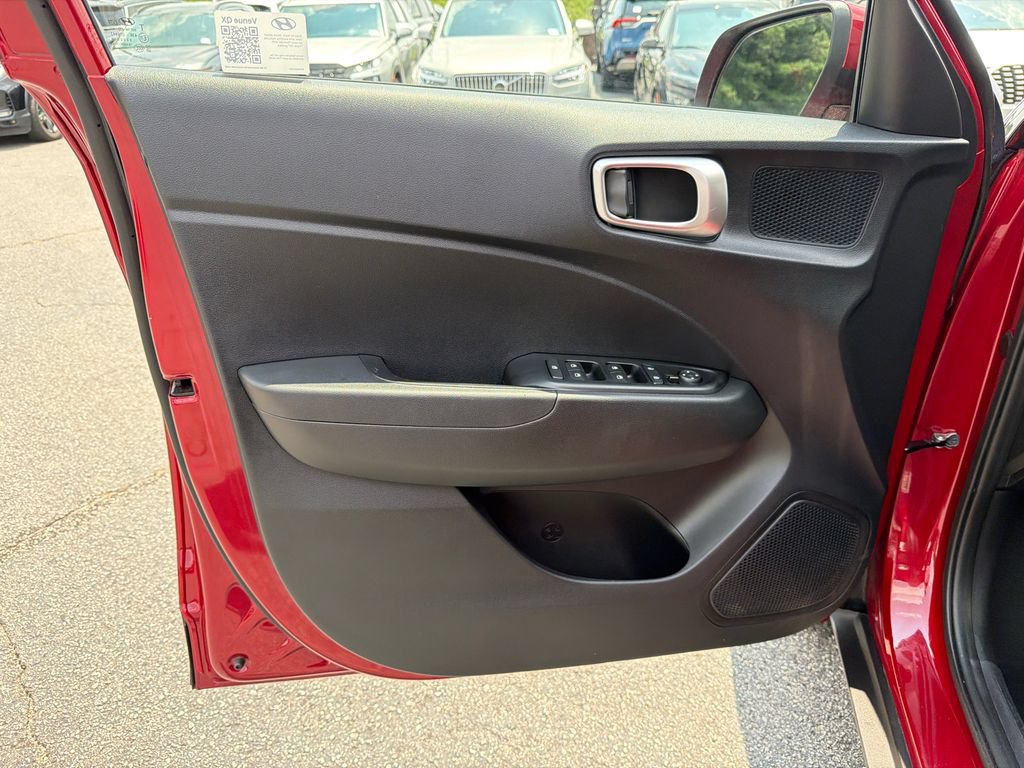Used 2025 Hyundai Venue SE FWD image 10