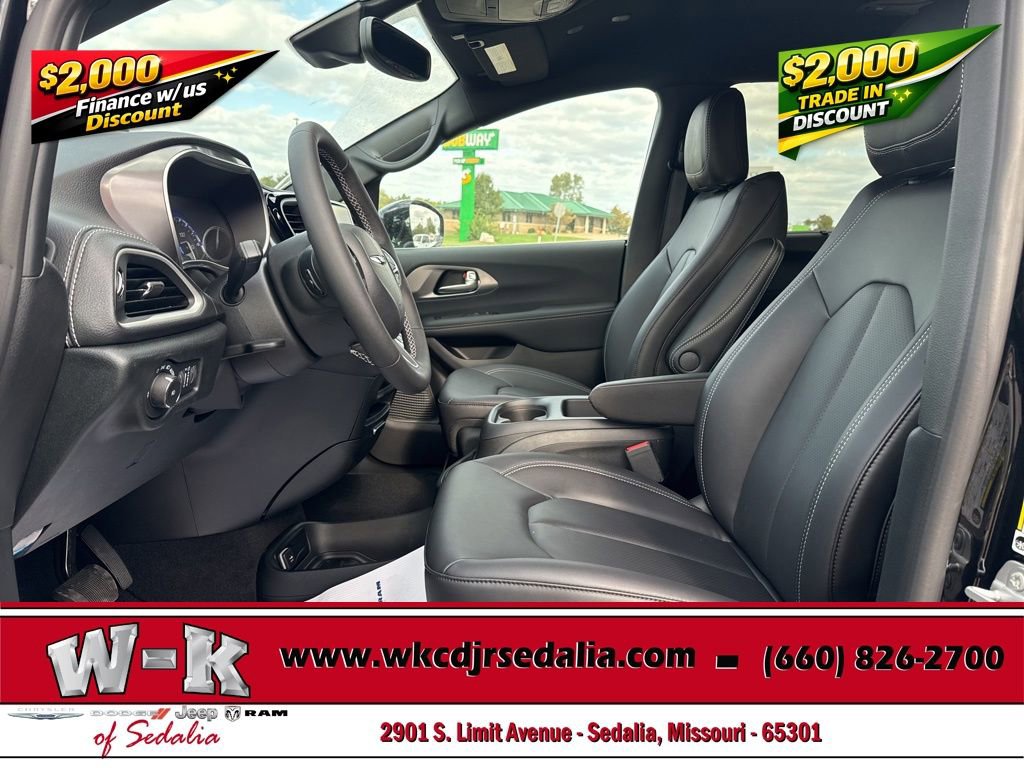 New 2026 Chrysler Pacifica Select image 13