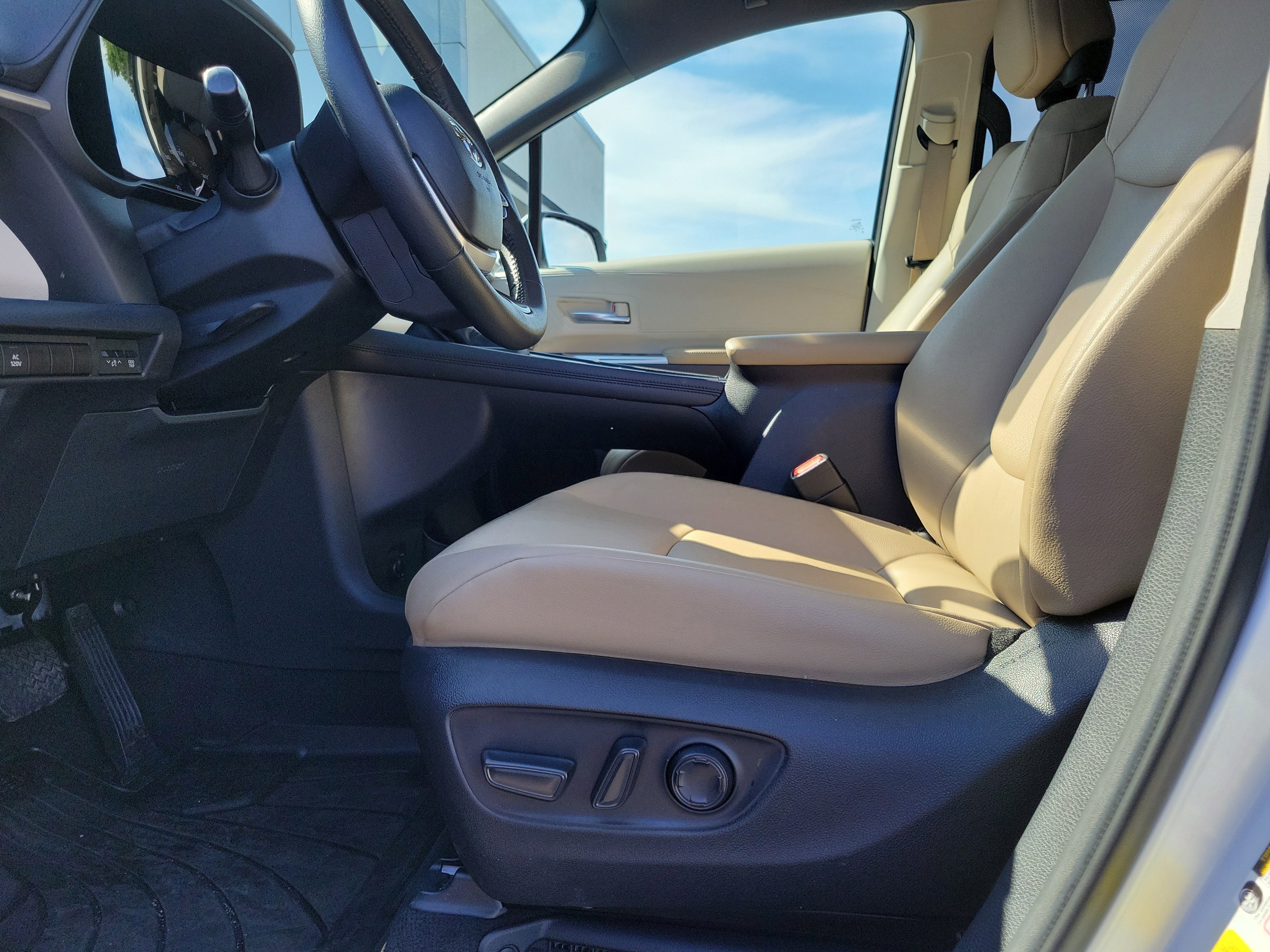 Used 2023 Toyota Sienna XLE w/ XLE Plus Package AWD/4WD image 16