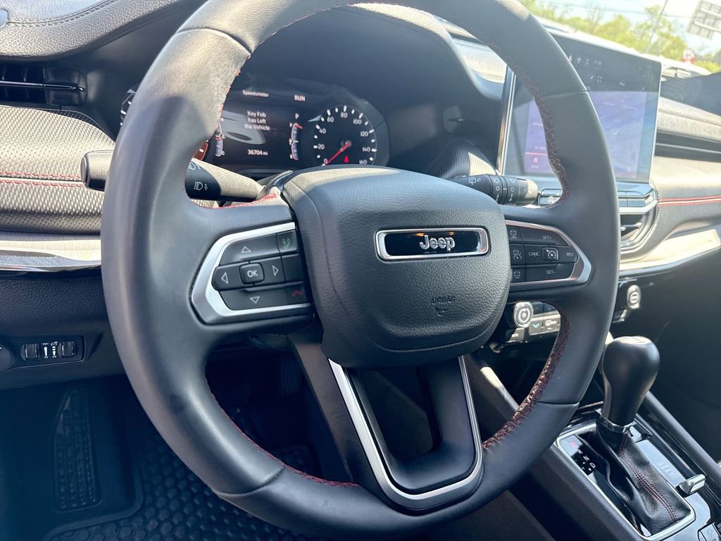 Used 2025 Jeep Compass Trailhawk image 14