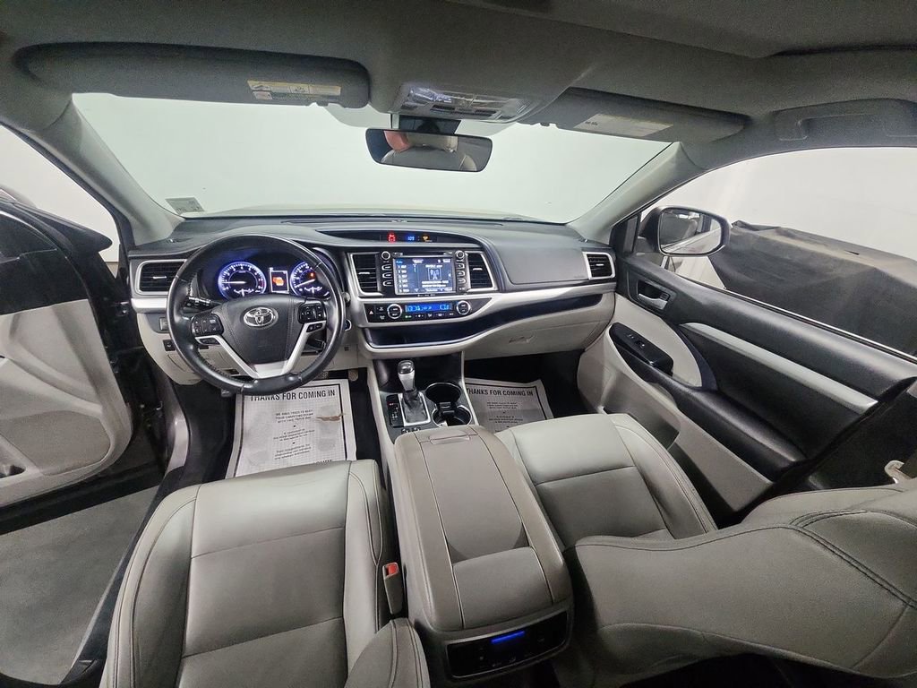Used 2017 Toyota Highlander XLE image 20