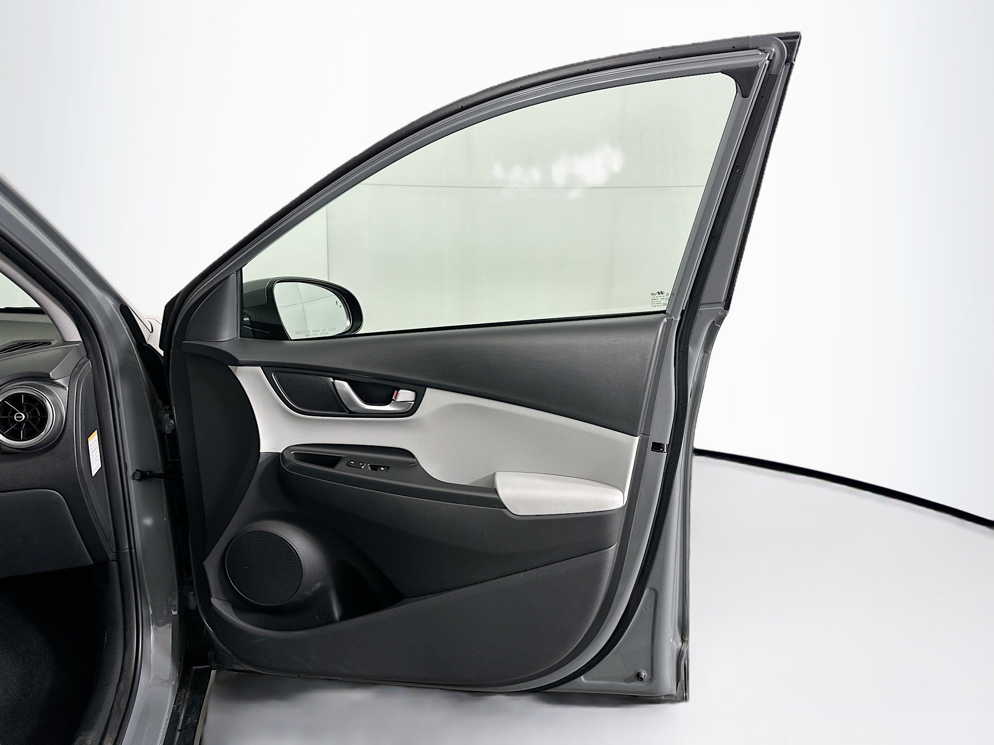 Used 2023 Hyundai Kona SE w/ Cargo Package image 31