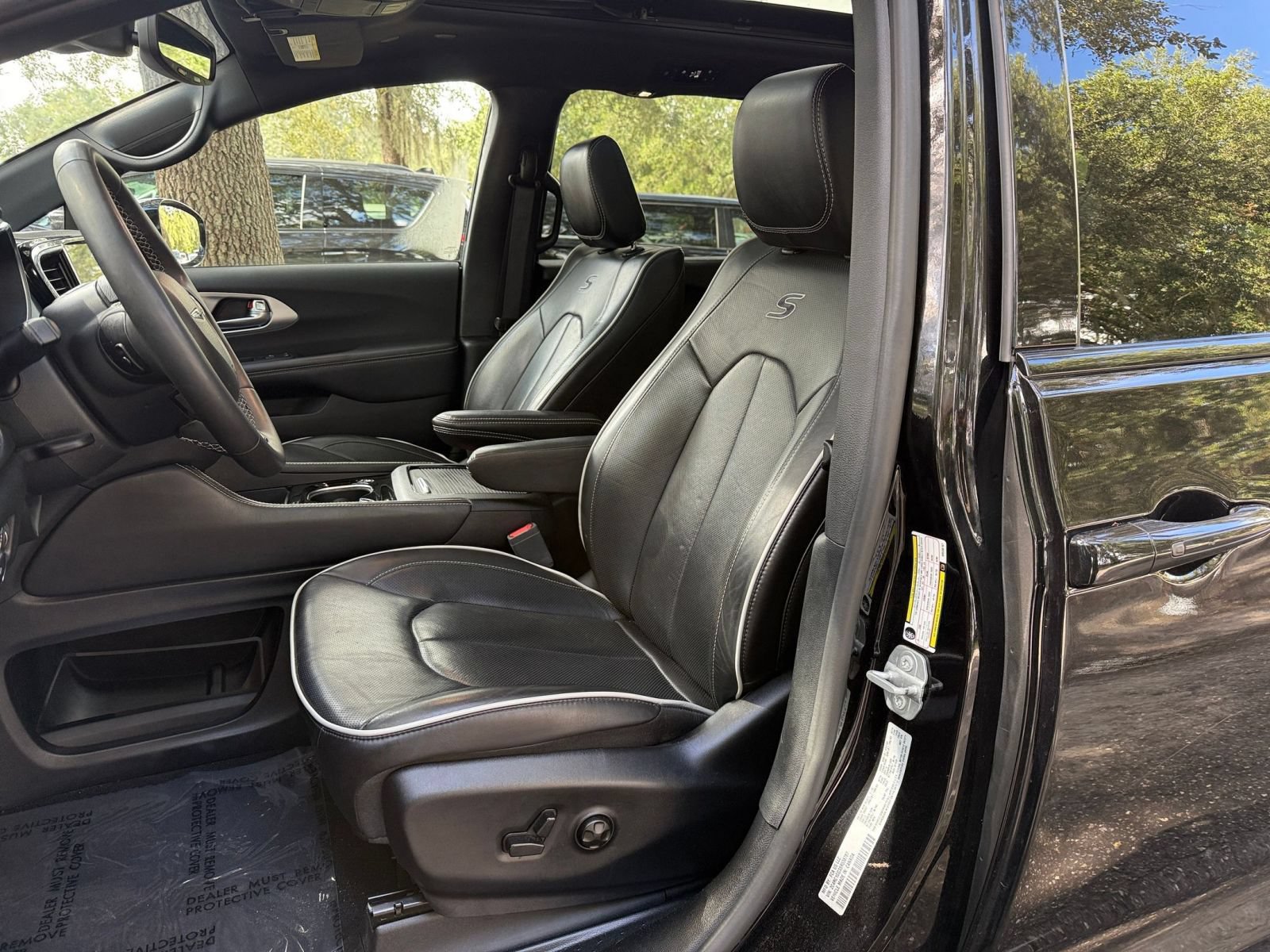 Used 2025 Chrysler Pacifica Limited FWD image 37