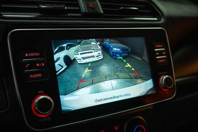 Used 2025 Nissan Leaf S image 18