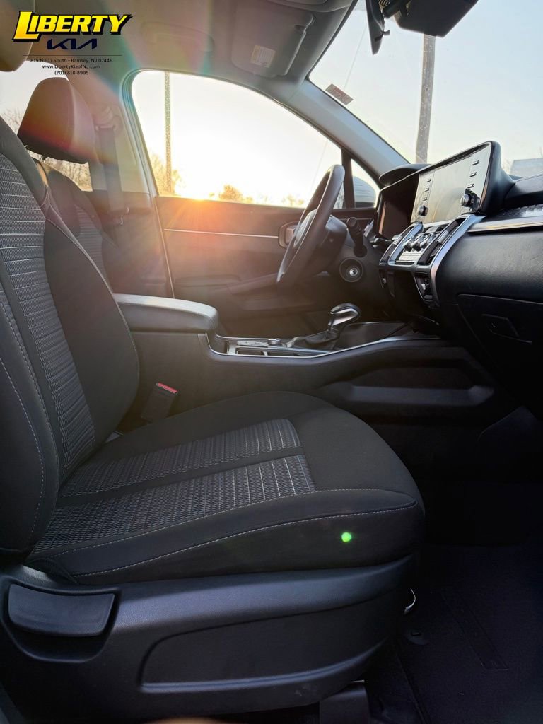 Used 2022 Kia Sorento LX image 9