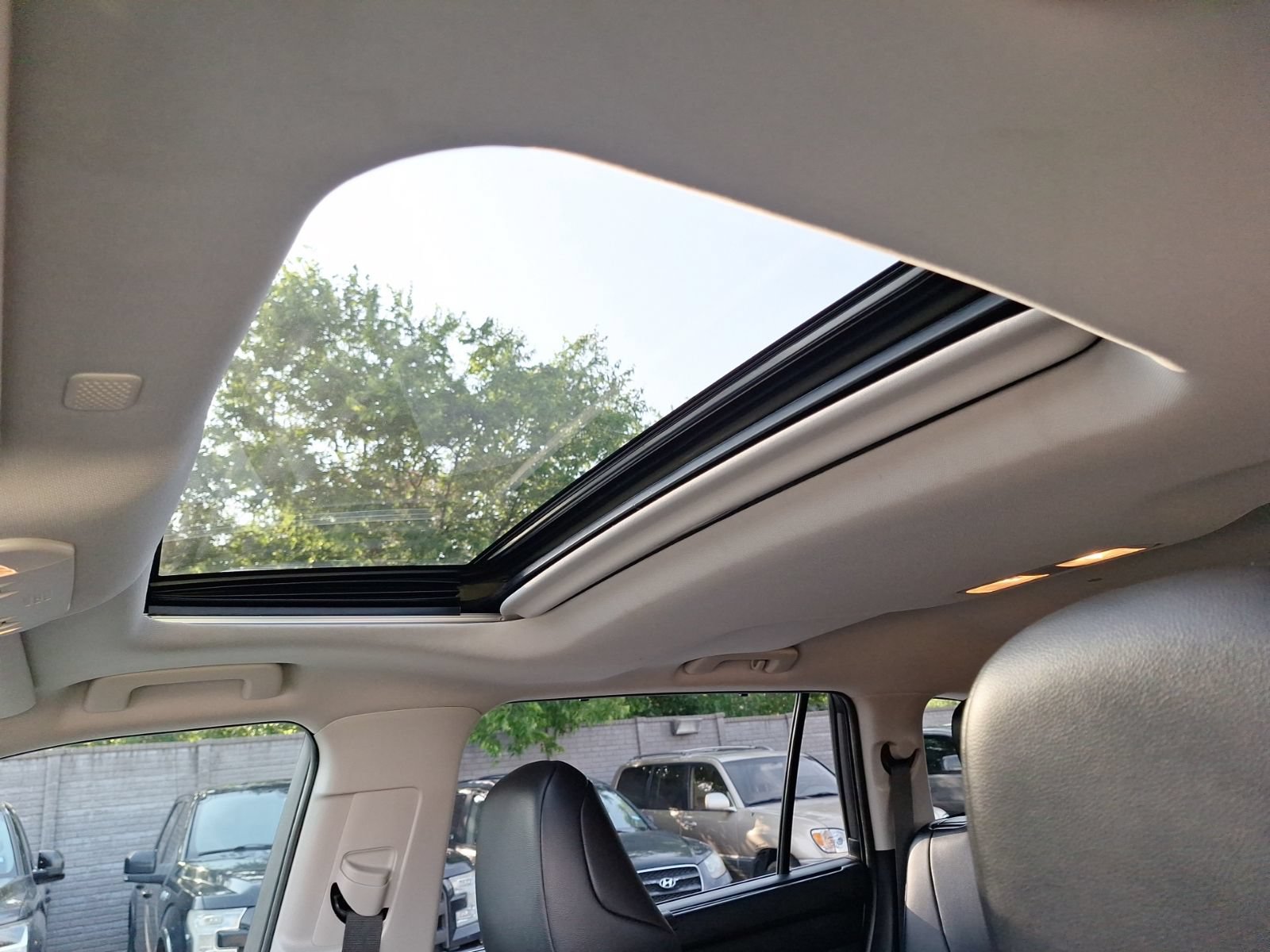 Used 2022 Toyota Highlander XLE FWD image 30