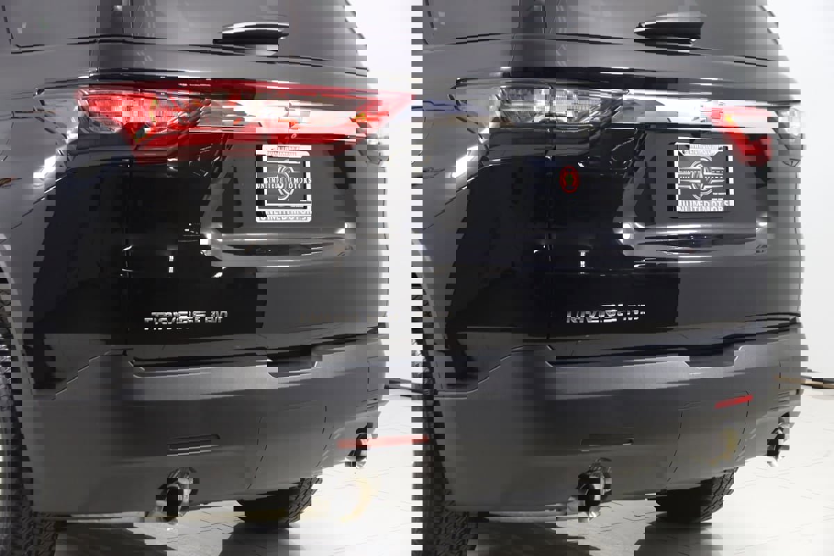 Used 2021 Chevrolet Traverse LS AWD/4WD image 21