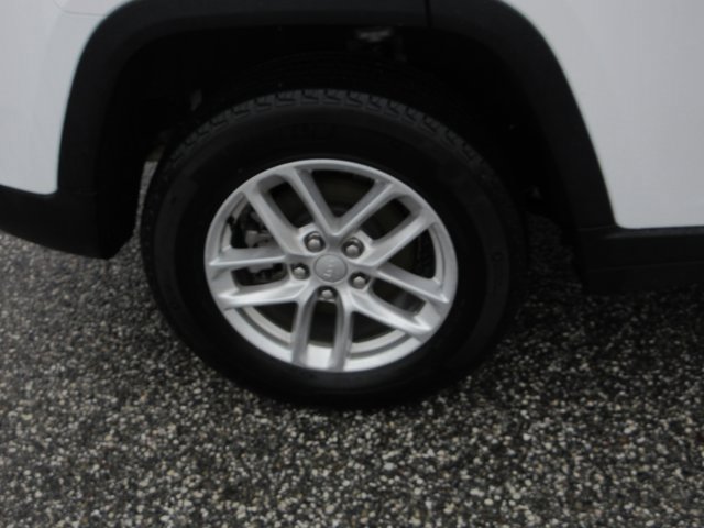 Used 2024 Jeep Grand Cherokee Laredo X w/ Luxury Tech Group I image 4