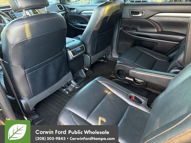 Used 2018 Toyota Highlander XLE w/ Carpet Mat Package (TMS) image 28
