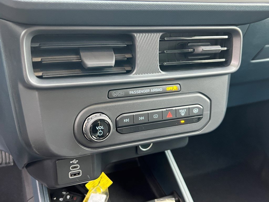 New 2025 Ford Maverick XL w/ Equipment Group 101A image 18