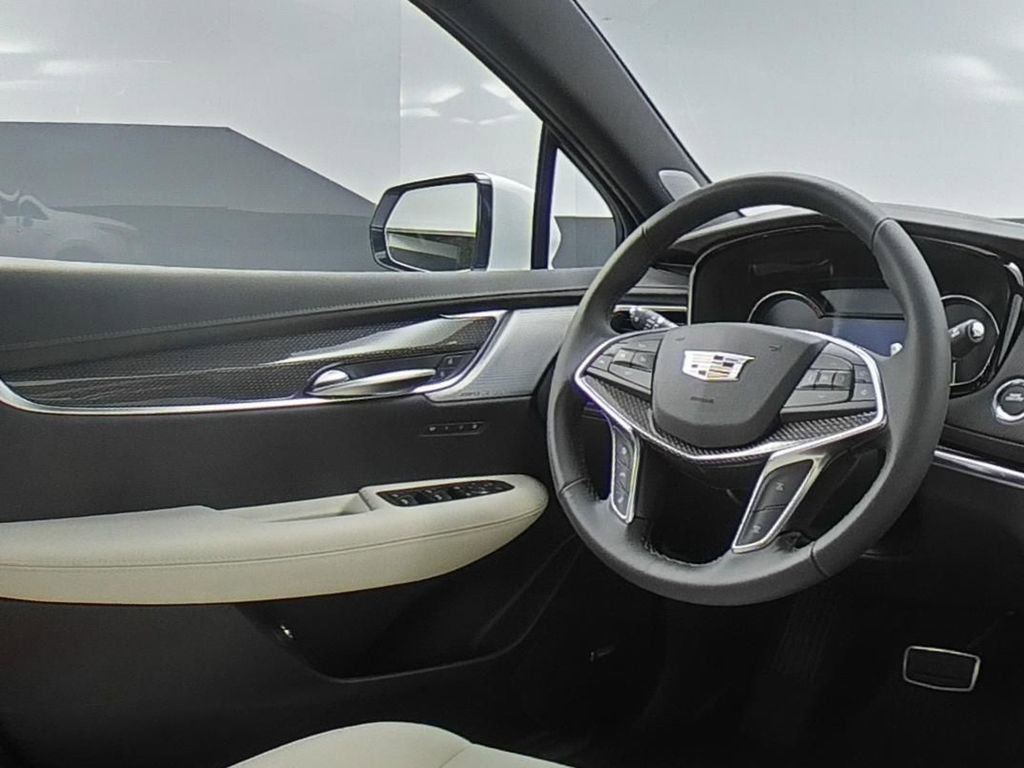 New 2025 Cadillac XT5 Sportv w/ LPO, Floor Liner Package image 9