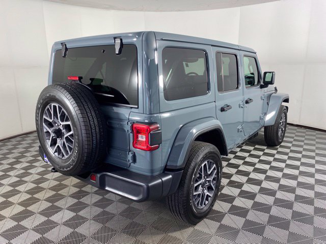 Used 2026 Jeep Wrangler Unlimited Sahara AWD/4WD image 8