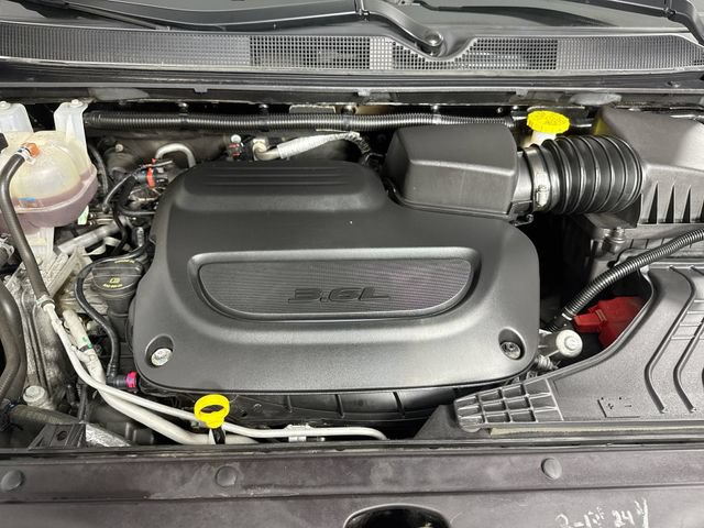 Used 2024 Chrysler Pacifica Touring-L FWD image 27