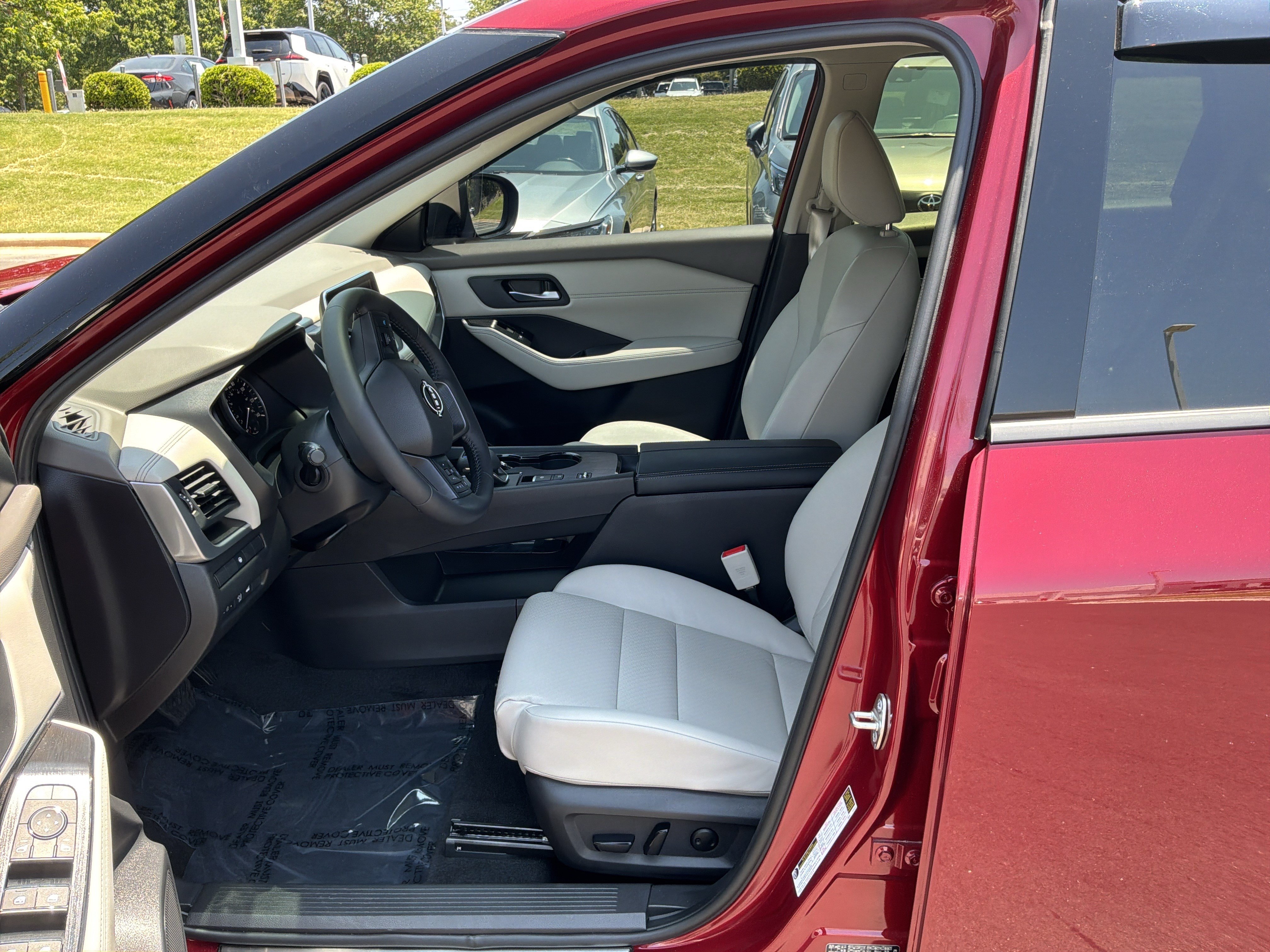 Used 2026 Nissan Rogue Dark Armor FWD image 16