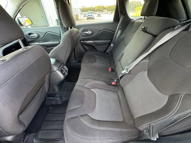 Used 2020 Jeep Cherokee Latitude FWD image 29